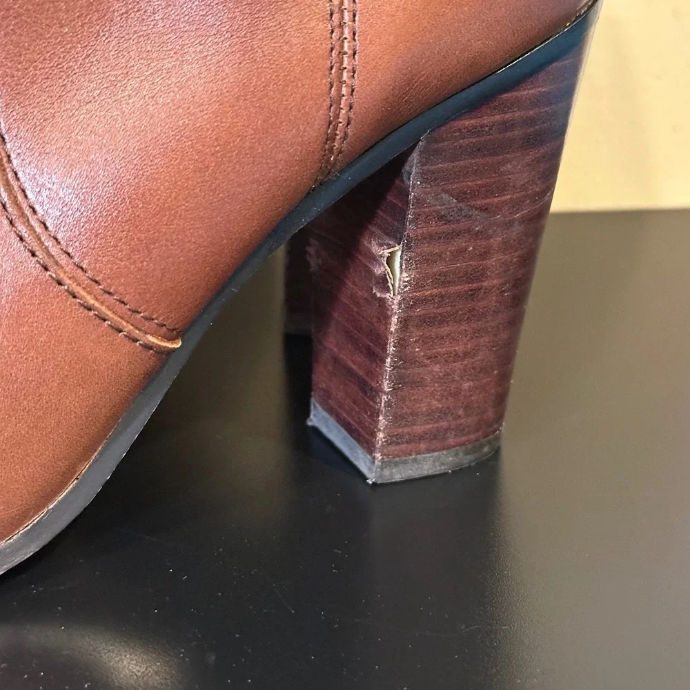 Coach Taylor Brown Leather Ankle Boots Block Heel Gold Logo A4173 Womens 9 B